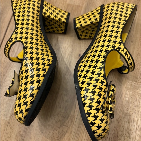 Stylish Yellow Houndstooth Heels - Picture 4 of 7